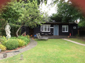 Cosy Lodge, Chessington